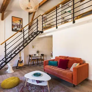 le-nid-des-amants-du-vieux-lyon.hotels-rhonealpes.com/